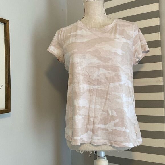 Athleta Cream Camo Organic Daily Crew Short Sleeve Tee Blouse Size Medium - Picture 1 of 8